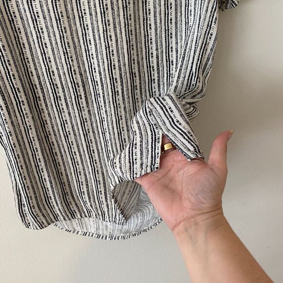 Peyton Jensen Cream & Black Vertical Stripe Round Neck Key Hole Back Blouse XS - Picture 9 of 10